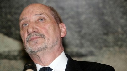 Państwo wciąż płaci za raport Macierewicza