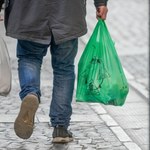 Państwo zarabia na foliowych reklamówkach. To już ok. 180 mln zł za ubiegły rok