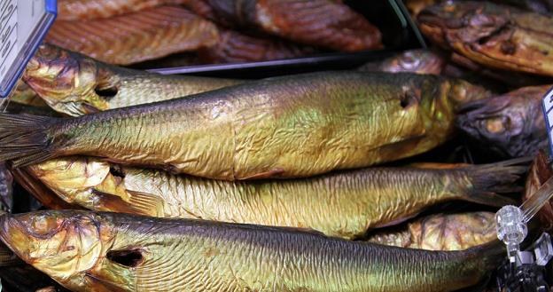 Państwowa Inspekcja Sanitarna wydała ostrzeżenie dotyczące makreli wędzonej. Fot. P. Jedzura /Reporter