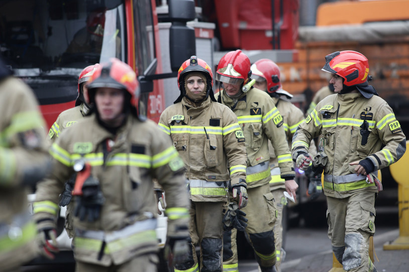 Państwowa straż pożarna w Katowicach po wybuchu gazu w kamiennicy, zdjęcie z 27 stycznia 2023 roku /Tomasz Kudala /Reporter