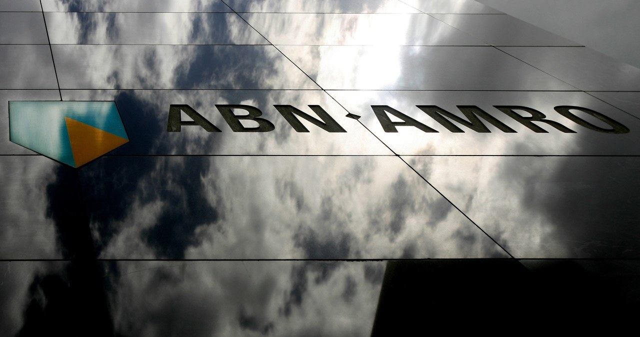 Państwowy bank ABN AMRO zwróci klientom ćwierć miliarda euro /AFP