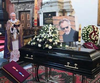 Państwowy pogrzeb Jana A.P. Kaczmarka. "Dotkliwa strata dla polskiej kultury"