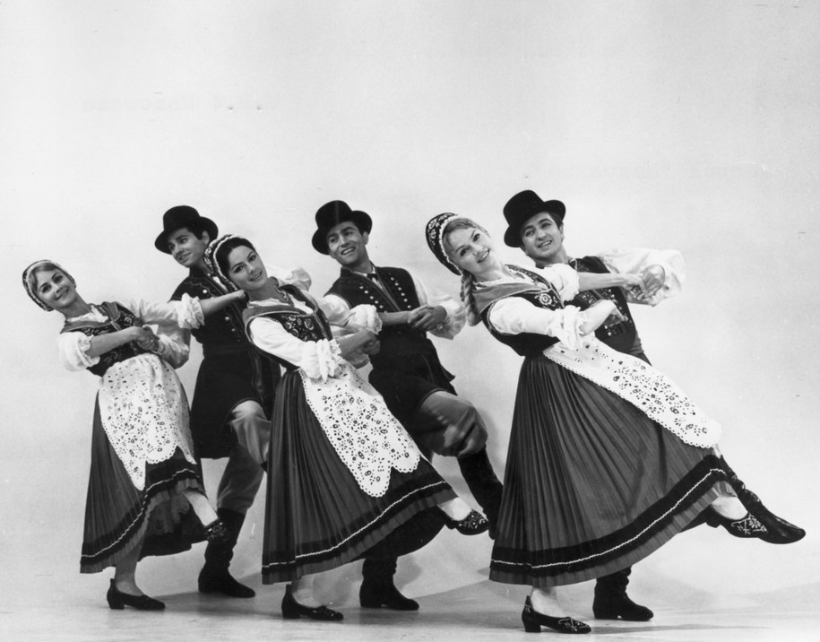Państwowy Zespół Ludowy Pieśni i Tańca "Mazowsze" im. Tadeusza Sygietyńskiego - zdjęcie z archiwum PAP z 1965 roku /Dionizy Gładysz /PAP