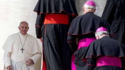 Papierosy i benzyna ze zniżką dla kardynałów  