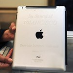 Papieski iPad za 30 tys. dol.