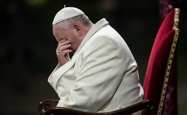 Papież broni decyzji o błogosławieniu par jednopłciowych i krytykuje duchownych