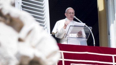 Papież do wiernych: Nie patrzcie wzrokiem pożądania na kobietę innego