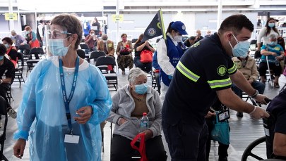 Papież dostał drugą dawkę szczepionki. Rosjanie chcą produkować Sputnika w Niemczech [RAPORT]