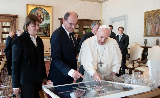 Papież dostał koszulkę Messiego z autografem