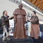Papież dostał swój czekoladowy pomnik