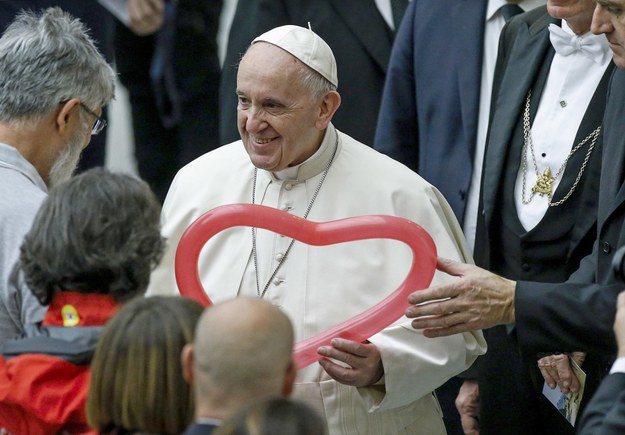 Papież Franciszek cieszy się ogromnym zaufaniem /Fabio Frustaci /PAP/EPA