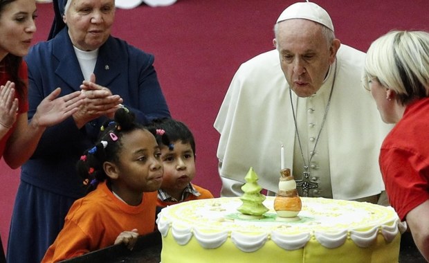 Papież Franciszek dostał na urodziny tort ze swoją podobizną