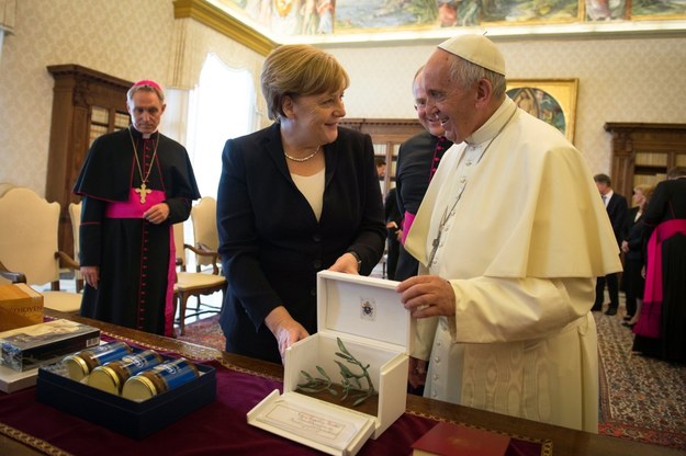 Papież Franciszek i Angela Merkel /PAP/EPA/GUIDO BERGMANN / GERMAN FEDERAL GOVERNMENT HANDOUT /PAP/EPA