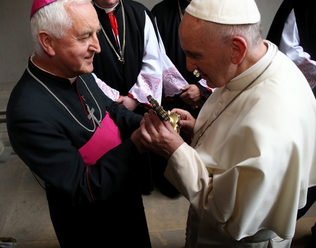 Papież Franciszek i biskup Jan Szkodoń /Grzegorz Momot /PAP