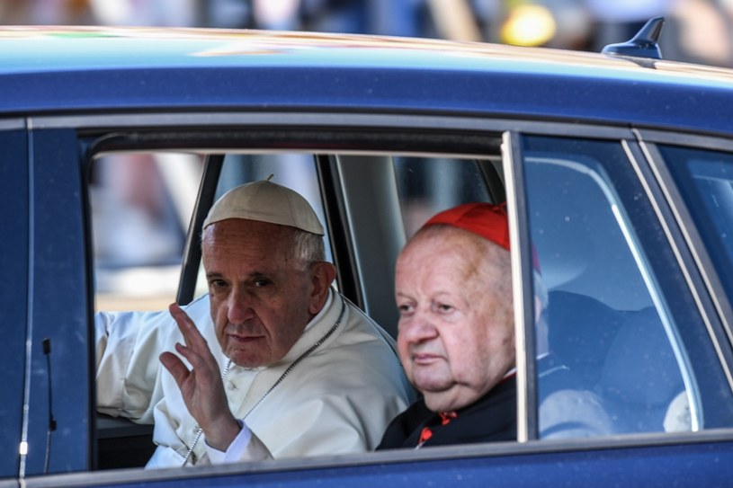 Papież Franciszek i kard. Stanisław Dziwisz podczas ŚDM w Krakowie /Jan Graczyński /East News