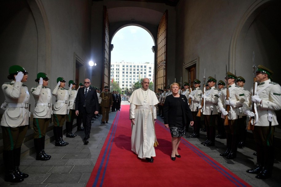 Papież Franciszek i prezydent Chile Michelle Bachelet /OSSERVATORE ROMANO / HANDOUT /PAP/EPA