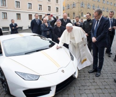 Papież Franciszek ma nowe auto. To Lamborghini!