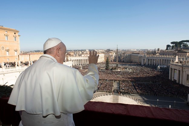 Papież Franciszek na balkonie Bazyliki św. Piotra, 25 grudnia /VATICAN MEDIA/HANDOUT /PAP/EPA
