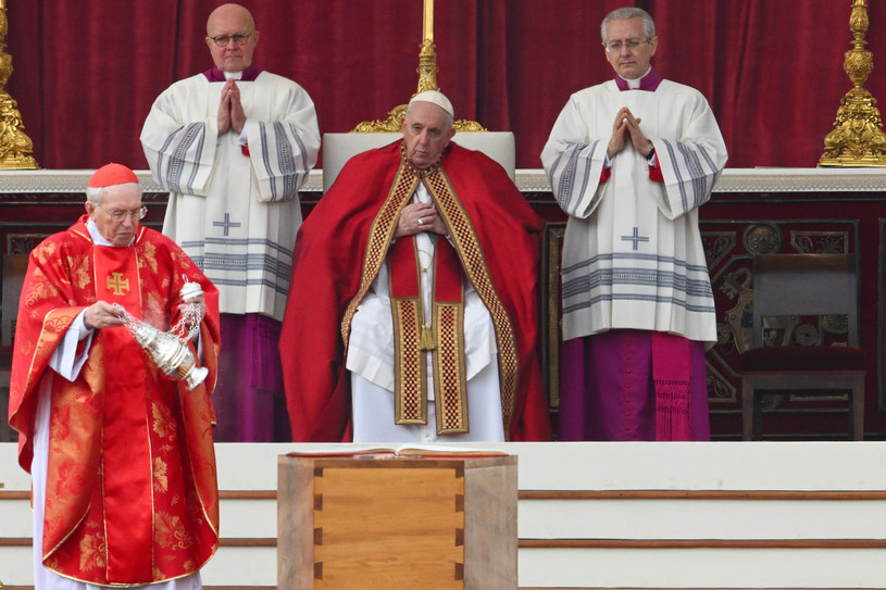 Papież Franciszek na pogrzebie Benedykta XVI /AFP