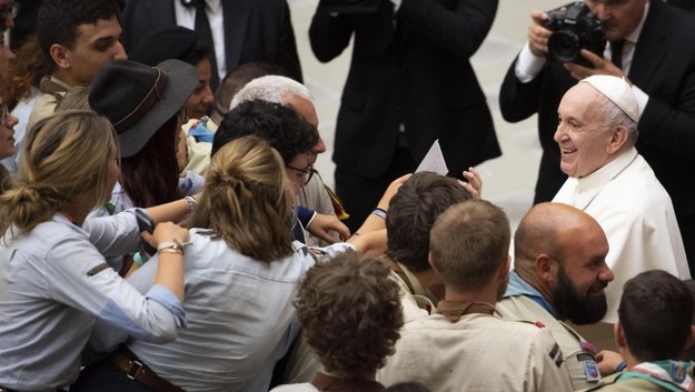 Papież Franciszek na spotkaniu ze skautami /MAURIZIO BRAMBATTI /PAP/EPA