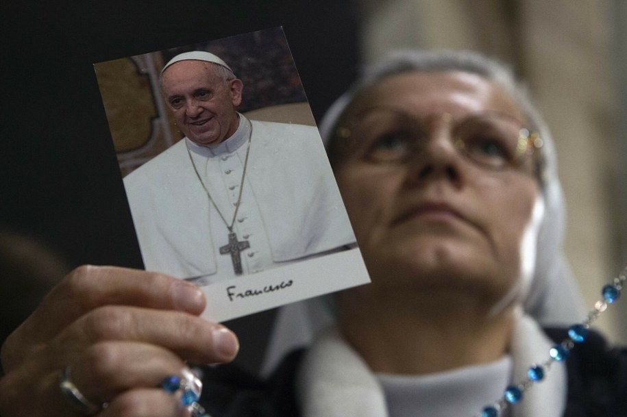 Papież Franciszek na zdjęciu trzymanym przez siostrę zakonną /	IPA/ABACA /East News