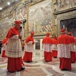 Papież Franciszek nie żyje. Jak będzie wyglądało konklawe?