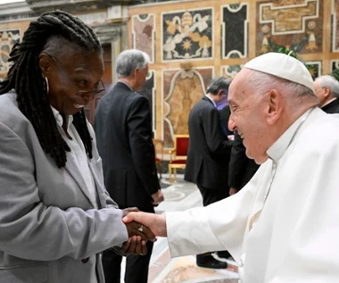 Papież Franciszek nie żyje. Żegnają go ludzie kina