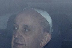 Papież Franciszek opuścił Watykan