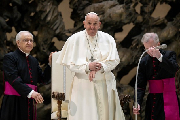 Papież Franciszek podczas audiencji generalnej w Watykanie /VATICAN MEDIA  /PAP/EPA