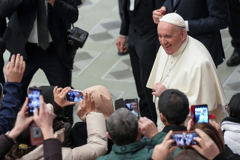 Papież Franciszek podczas audiencji generalnej /PAP/EPA