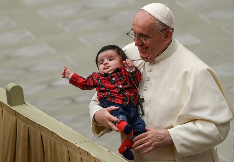 Papież Franciszek podczas audiencji w poniedziałek przed Bożym Narodzeniem / AFP