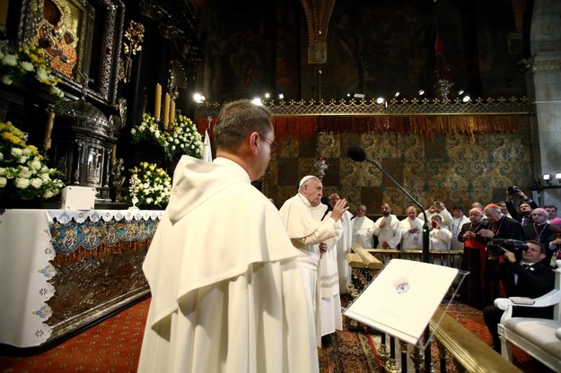Papież Franciszek podczas modlitwy w Kaplicy Cudownego Obrazu na Jasnej Górze /Leszek Szymański /PAP