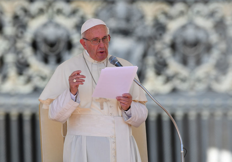 Papież Franciszek podczas mszy na placu Świętego Piotra /AFP