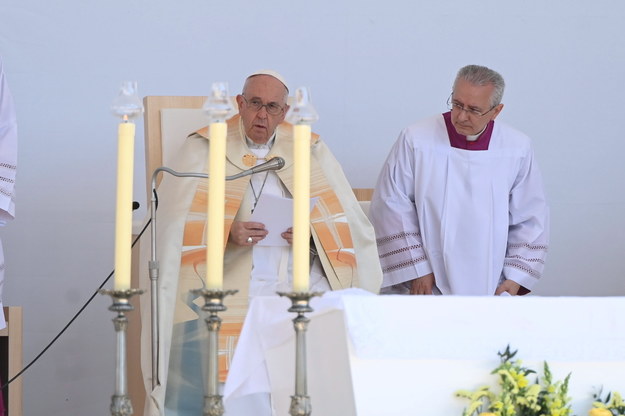 Papież Franciszek podczas mszy świętej w Budapeszcie /ZOLTAN MATHE /PAP/EPA