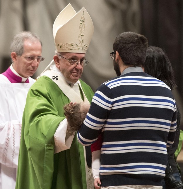 Papież Franciszek podczas niedzielnego nabożeństwa /CLAUDIO PERI /PAP/EPA