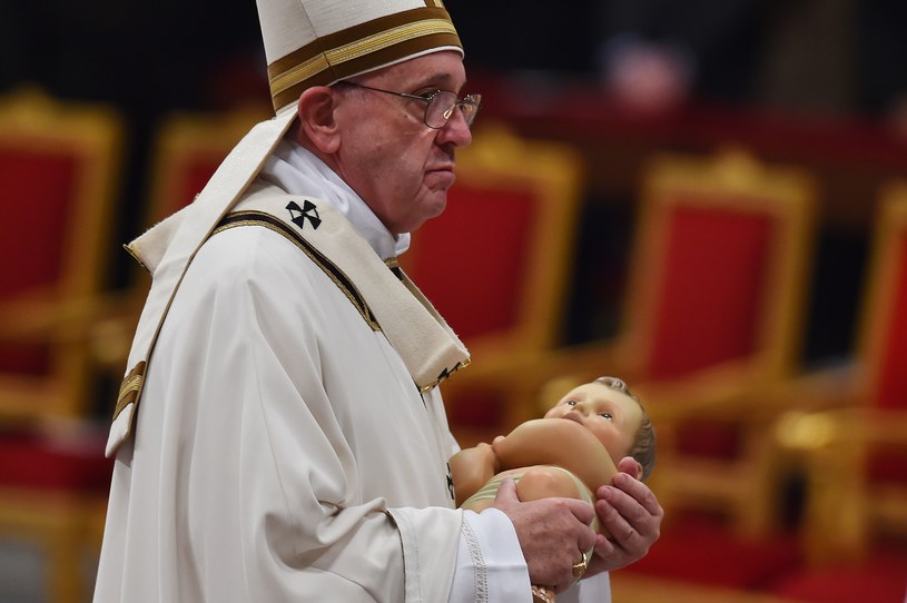 Papież Franciszek podczas pasterki /AFP