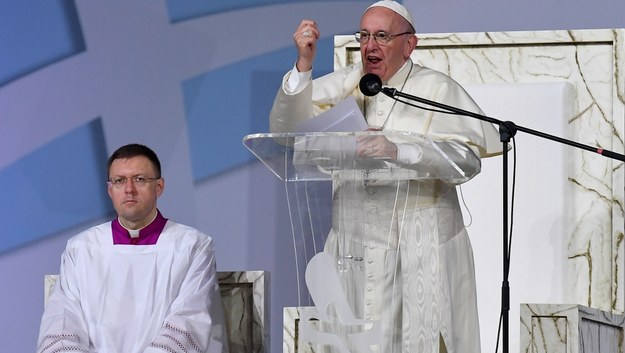 Papież Franciszek podczas przemówienia do młodzieży /ETTORE FERRARI /PAP/EPA