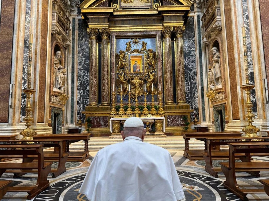 Papież Franciszek podczas sobotniej wizyty w bazylice Santa Maria Maggiore /Abaca /East News