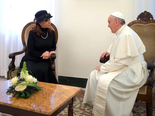 Papież Franciszek podczas spotkania z prezydent Argentyny Cristiną Fernandez de Kirchner /OSSERVATORE ROMANO  /PAP/EPA
