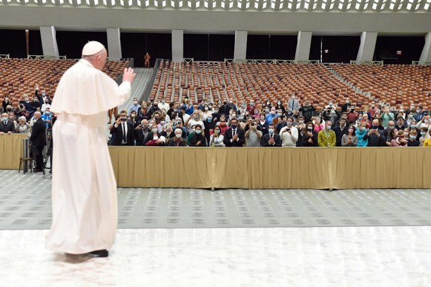 Papież Franciszek podczas spotkania z wiernymi /VATICAN MEDIA HANDOUT /PAP/EPA