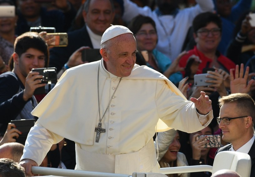 Papież Franciszek podczas środowej audiencji /VINCENZO PINTO /AFP