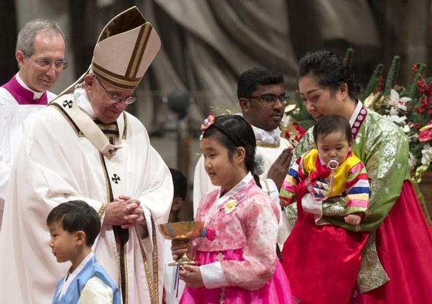 Papież Franciszek podczas uroczystej mszy św. /PAP/EPA/CLAUDIO PERI /PAP/EPA