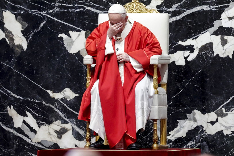 Papież Franciszek podczas uroczystości Niedzieli Palmowej /PAP/EPA