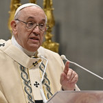 Papież Franciszek pomoże w przeniesieniu grupy migrantów do Włoch