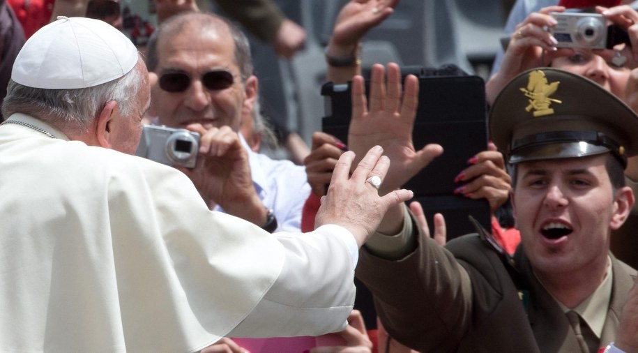 Papież Franciszek powiedział, że Kościół nie może być "firmą produkującą zakazy" /EPA/CLAUDIO PERI /PAP
