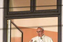 Papież Franciszek pozdrowił wiernych z okna papieskiego