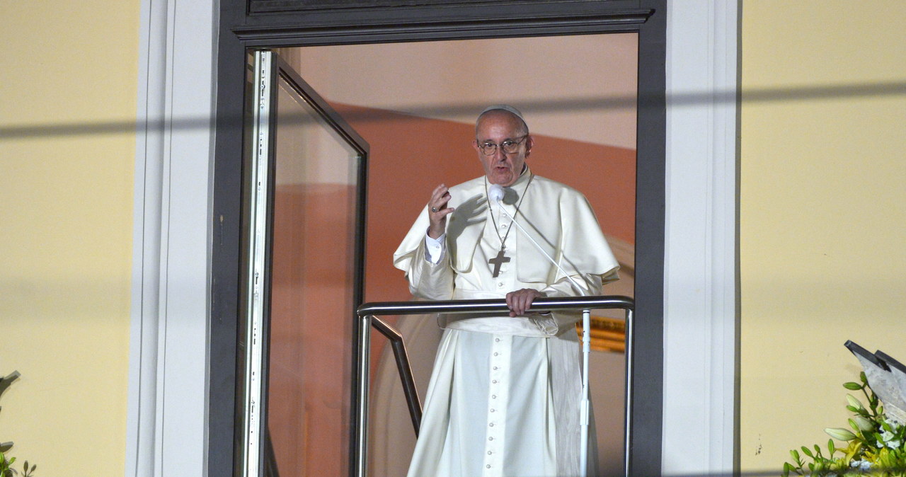 Papież Franciszek pozdrowił wiernych z okna papieskiego