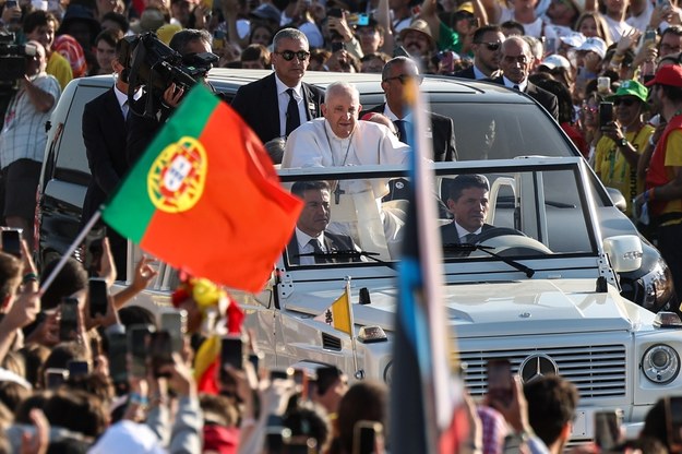 Papież Franciszek przed mszą w Lizbonie /JOSE SENA GOULAO / POOL /PAP/EPA