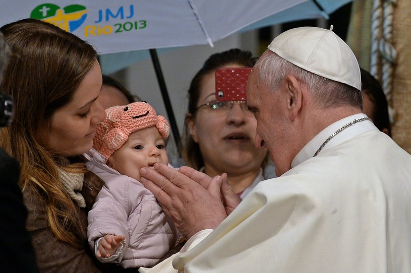 Papież Franciszek spotka się z chorymi dziećmi /TASSO MARCELO/ /AFP
