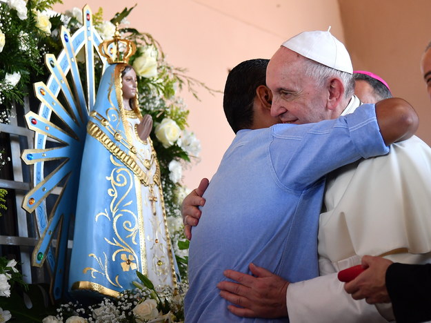 Papież Franciszek spotkał się z chorymi na AIDS /PAP/EPA/ETTORE FERRARI /PAP/EPA